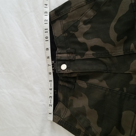 WHBM Camo Utility Pants, Stretchy Sz 2 - Picture 11 of 15